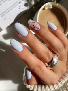 Unleash summer chic with light blue nails! They're not only versatile but also provide infinite options to tailor your nail aesthetic. #nail #ideas Mail Designs 2023, Subtle Nails, Nagel Tips, Simple Gel Nails, Casual Nails, Makijaż Smokey Eye, Cute Gel Nails, White Nail, Short Acrylic Nails Designs