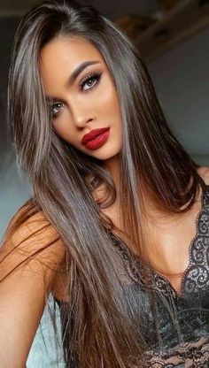 Red Lipstick, Gorgeous Makeup, 인물 사진, Brunette Hair, Beautiful Makeup, Hair Dos, Dark Hair, Pretty Hairstyles, Woman Face