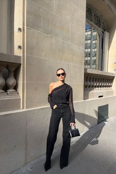 Girl wearing a sophisticated top ethically made in France. Casual Chique, Looks Black, Looks Street Style, All Black Outfit, New Classic, Mode Inspiration, Night Outfits, Outfits Casuales