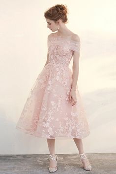 10% off now|Shop low price beautiful pink applique lace tea length tulle formal dress online. Custom-made any size or color. Pro since 2009. Choose Wedding Dress, Tea Length Wedding Dresses, Wedding Dresses 50s, Tea Length Tulle, Robes D'occasion, Wedding Dress Organza, Wedding Dresses Blush, Tea Length Wedding, Pink Wedding Dress