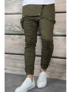 Jeans salopette kaki Khaki Pants Outfit Men, Style Salopette, Khaki Pants Outfit, African Dresses Men, Pants Outfit Men, Swag Outfits Men, Slim Denim