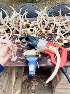 ANTLER WREATH - A DIY FOR DAD - Classic Home & Style Finds & Favorites. DIY, Deals, Family & Life Over 50 Squeezed In Between Diy Antler, Diy Antlers, Antler Display, Antler Wreath, Hunting Property, Make A Clock, Pretty Preppy