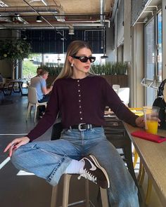 Burgundy Cardigan Outfit, Brown Cardigan Outfit, Nike Cortez Outfit, Sneaker Outfits Women, Burgundy Outfit, Cozy Fall Outfits, Cardigan Outfits, Weekend Outfit, 가을 패션