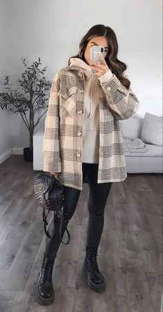 25+ Super Stylish Fall Outfits for Women 2024 - HubPages Stylish Fall Outfits, Winter Fashion Outfits Casual, Outfit Chic, Cold Outfits, Easy Winter Outfit, Neue Outfits, Trendy Fall Outfits, Cute Fall Outfits, Casual Winter Outfits