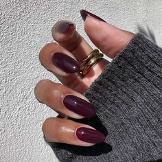 13 Chic Almond Nail Ideas to Try This September Almond Nail Ideas, Burgundy Nail Polish, Burgundy Nail Designs, Nail Art Images, Abstract Nail Art, Vegan Nail Polish, Burgundy Nails, Almond Nail, Neutral Nails