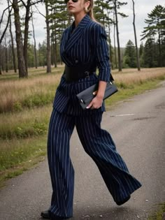 Olivia Mark - Modish Striped Trouser Collection Estilo Kardashian, Pocket Stitching, Striped Pant, Woman Suit Fashion, High Waist Pants, Looks Street Style, Pinstriping, Looks Black, Striped Leggings