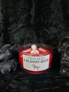 Halloween Candle Ideas, Halloween Spa, Halloween Centers, Creepy Gift, Weird Candles, Bad Gifts, Funny Candle, Halloween Candle, Spooky Candles