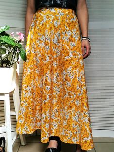 Vintage 90s yellow abstract print full maxi summer skirt Nice skirt, perfect for Your holiday! Skirt is in great vintage condition. SIZE. Model usually wears UK 10-12, item could fit UK 10. Check the measurements, before buying. MEASUREMENTS: waist - 74 cm, length - 86 cm. Item is from mixed material. Care as cottons. Color may differ slightly depending on the color calibration of the device you're viewing on. If You have more questions about products or shipping, please drop me a message. Wish Bohemian Midi Dress, Y2k Photos, Vintage Rock, 70s Dress, Retro Women, Mermaid Skirt, Summer Skirts, Mermaid Fashion, Vintage Skirt