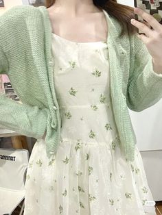 Coqquete Style Outfits, Green Coquette Outfit, Korean Fashion Dress Elegant, Japan Outfit Ideas, Korean Outfits Men, Outfits Japan, Aesthetic Korean Fashion, Skirt Outfits Korean, Japanese Minimalist Fashion