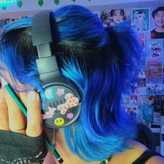 Multi Blue Hair, Blue Wolfcut, Coraline Clothes, Faded Blue Hair, Grunge Hairstyle, Electric Blue Hair, Space Hair