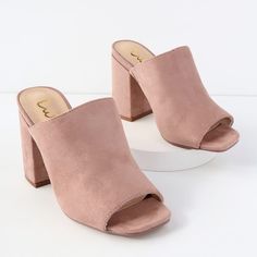 Raelynn Mauve Suede Peep-Toe Mules -New W/ Box -Size 7.5 Danielle Russell, Trendy Mules, Mules Shoes Heels, Sand Boots, Heels Outfits, Footwear Design Women, Beach Shoes, Womens Shoes Wedges, Casual Shoes Women