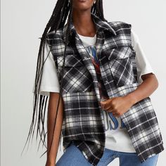 H&M Super Trendy Black And White Plaid Overshirt Vest Sz L New With Tags $59 Sleeveless, Straight-Cut Shirt In Soft Woven Fabric With Wool Content. Collar, Snap Fasteners At Front, And Yoke At Back. Gently Dropped Shoulders, Chest Pockets With Flap And Concealed Snap Fastener, And Raw Edges At Armholes And Hem. Unlined. Casual Plaid Tops For Layering, H&m Fall Streetwear Tops, Trendy H&m Tops For Work, H&m Winter Workwear Tops, H&m Casual Tops For Layering, Casual H&m Tops For Layering, H&m Tops With Pockets For Fall, Casual H&m Tops With Pockets, H&m Button-up Tops With Pockets