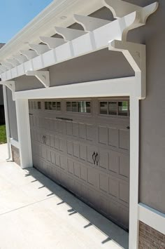 an image of a garage that is in the day time with no one on it