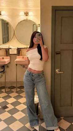 IG: missjuliakelly เสื้อผ้า Kylie Jenner, Chique Outfit, Mode Zara, Chique Outfits, Casual Day Outfits, Elegante Casual, Looks Chic, Mode Inspo, Basic Outfits