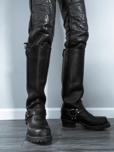 Thigh Boots Outfit, Skinhead Boots, Tall Black Boots, Black Boots Men, Custom Leather Jackets, Mens Leather Clothing, Star Boots