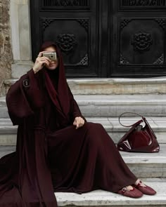 Modest Winter Outfits, Islamic Clothes, Arabic Clothing, Modest Dresses For Women, Women Dress Collection, Kaftan Designs, Muslim Style, Modest Fits, Muslim Women Fashion