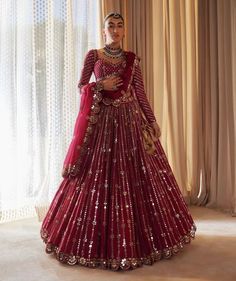 Wine Lehenga, Maroon Bridal Lehenga, Maroon Lehenga, Vani Vats, Lehenga And Blouse, Mirror Border, Mirror Work Lehenga, Sabyasachi Lehenga, Mirror Work Blouse