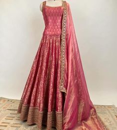 #fashion #indianfashion Deepika Lehenga, Broket Lehnga Design, Onion Colour Dress, Banarsi Anarkali Suits, Onion Colour Lehenga, Mirror Work Lengha, Sharara Lehenga, Rani Mukherjee Lehenga, Saree Dress Design Ideas