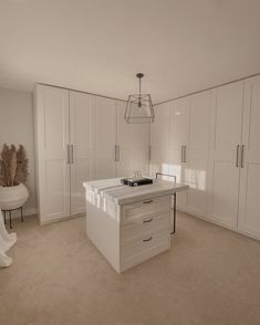 IKEA Dressing Room/IKEA Pax Ideas Dressing Room Ikea, Spare Room Walk In Closet, Ikea Dressing Room, Ikea Dressing, Dressing Ikea, Dream Dressing Room, Small Dressing Rooms, Indian Wardrobe, Best Closet Organization