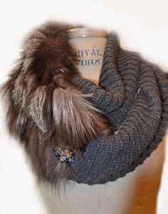 Gray knit infinity scarf with a fur twist от NeveenMdesigns Crochet Gifts For Friends, Knitting Diy Easy, Knitting Bag Sewing Pattern, Knitting Bag Sewing, Infinity Scarfs, Ideas For Sewing, Trendy Knitting, Faux Fur Fashion, Ideas For Crochet