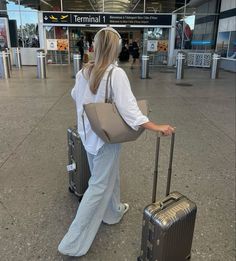 #airport #outfit #travel #aesthetic #vogue #mode #fashion #voyage Flight Outfit, Airplane Outfits