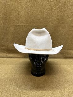 Vintage men's Shudde Brothers Houston Texas felt open road cattleman western cowboy hat size 7.  Grosgrain band, leather sweatband, satin liner, brick crown, good used condition, some wear, check pictures. Made in U.S.A.   Please, check carefully the measurements, photos and description of the article before buying it, we do not accept changes or returns. 22" Inside band circumference.  3" Brim.  5" Crown height.  We ship hats in a box, not a bag.  We take great care in packaging every item to ensure safe shipment to you.  International buyers: Please ask for the shipping rates speciality for your country. Southwestern Wide Brim Felt Hat For Western-themed Events, White Rigid Hat For Ranch, Western Style Adjustable Top Hat For Outdoors, Rigid Wide Brim Hat For Rodeo, Adjustable Wide Brim Top Hat For Ranch, Southwestern Fitted Hats For Rodeo, Adjustable Rodeo Hat With Single Vent, White Western Hat For Western-themed Events, Adjustable Hats With Single Vent For Rodeo