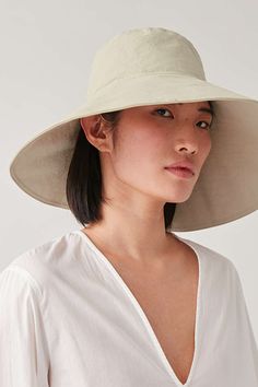 Productpage - COS Woman Hat, Hats And Scarves, Women's Hats, Wide Brimmed Hats, Brim Hat, Womens Gloves, Winter Looks, Wide Brimmed, Sun Hats