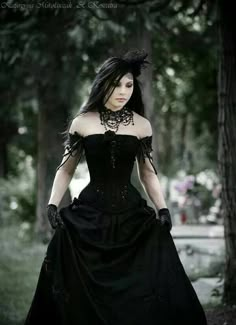 Gothic dress Emo Wedding Dresses, Emo Wedding, Styl Goth, Gothic Era, Couture Dior, Gothic Models, Black Queens