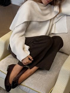 Classic Chic Aesthetic, Elegant Winter Outfits, Feminine Winter Outfits, Winter Chic, Sweater Trends, Fall Fits, Outfit Inspo Fall, Winter 2024, Fall Winter Outfits