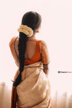 Simple bridal for an intimate south Indian wedding. South Indian Bridal Hairstyles, Indian Hairstyles For Saree, Indian Braids, Poola Jada