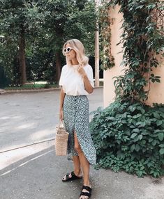 Birkenstock Outfit Summer, Long Skirt Casual, Birkenstock Outfit, Skirt Maxi, Looks Street Style, Mode Inspo, Maxi Skirts, Inspired Outfits