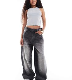 Jeans von Bershka Die Jeans, die alles kann lässige Passform Mittelhoher Schnitt verstellbarer Bund Gürtelschlaufen vier Taschen Bershka Baggy Jeans, Bershka Grey Cargos, Bershka Pants Wide Leg, Grey Bershka Cargo, Bershka Skater Jeans, Bershka Jeans, Bow Jeans, Jean Baggy, Winter Wishlist