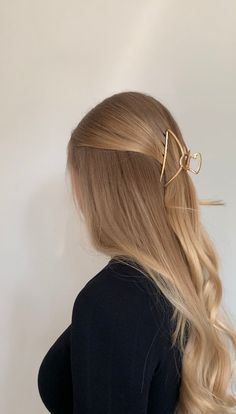 Blonde Hair Inspiration, Hair Stylies, Long Blonde, Hair Stylist Life, Easy Hairstyles For Long Hair, Long Blonde Hair, Hair Inspo Color, American Beauty, Aesthetic Hair