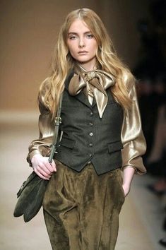 Snejana Onopka, Waistcoat Outfit, 2010 Runway, Casual Outfit Inspiration, Fashion Now, Runway Pictures, Ruffle Skirt, Milan Fashion, Milan Fashion Week