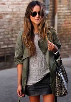 basics Look Boho Chic, Cher Horowitz, Ray Ban Aviator, Sincerely Jules, Bohol, Fashion 101, Leather Mini Skirts, Looks Style, Green Jacket