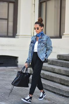 How To Wear Vans, Mode Tips, Scarf Trends, Vans Outfit, Street Style 2017, Looks Street Style, Outfit Trends, Mode Inspo, Sporty Outfits