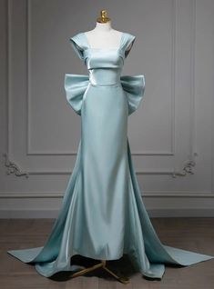 Lustrous in its presentation, this prom dress embodies a blend of classic charm and contemporary chic. The cool mint color evokes the serenity of a tranquil sea, while the off-the-shoulder sleeves and prominent waist bow add a touch of youthful exuberance. Meticulously stitched, the dress hugs the body in all the right places before descending into a soft train, creating a silhouette that is as enchanting as it is flattering. This is a dress designed for the girl who wants to make a subtle yet stunning impact on her prom night. Bow Prom Dress, Purple Tulle, Prom Dress Plus Size, Branding Inspo, Long Sleeve Prom, Prom Dresses Two Piece, Blue Mermaid, Pop Socket, Piece Prom Dress