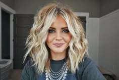 How To Curl Short Hair, Brown Blonde Hair, Lace Hair, Hair Envy, Hair Waves, Blonde Hair Color, Hair Skin, Keratin