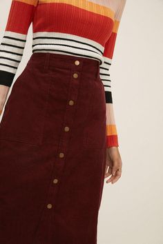 Corduroy Midi Skirt Outfit, Long Corduroy Skirt Outfit, Velvet Skirt Outfit Ideas, Velvet Midi Skirt Outfit, Autumn Fashion 2024, Cord Skirt Outfit, Long Skirt Outfits Aesthetic, Velvet Skirts, Corduroy Skirt Outfit