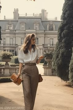 Old Money Style Fashion Inspo For An Elegant Look Academia Aesthetic Outfit, Money Clothes, Money Girl, Money Aesthetic, Aesthetic Style, Professional Outfits, Style Mistakes, Winter Outfits Women