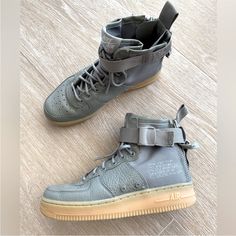 Nike Womens 2018 Sf Air Force 1 Mid ‘Dark Stucco’ High-Top Sneakers!! Size Us 7.5!! Gently Worn, Excellent Condition! See Pictures Questions? Leave A Comment Below! Dark Stucco, Air Force 1 Mid, Nike Green, Nike Womens, Shoes Nike, Air Force 1, Womens Shoes Sneakers, High Top, Air Force