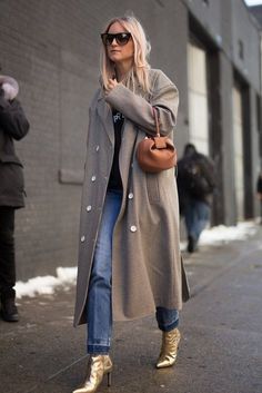 Nyfw Street Style, Gold Shoes, Spring Street Style, Street Style Inspiration, Menswear Inspired, Cool Street Fashion