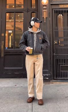 Khaki Carhartt Pants Outfit, Baggy Carhartt Pants Outfit, Beige Khaki Pants Outfit, Black Pants Outfit Men Streetwear, Dickies Carpenter Pants Outfit Men, Black Carpenter Pants Outfit Men, Beige Work Pants Outfit, Carhartt Outfit Men Street Styles, Cream Jeans Outfit Men