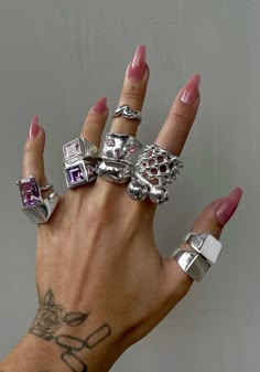 Chunky Silver Jewellery, Chunky Silver Rings, Dope Jewelry, Chunky Jewelry, Funky Jewelry, Stacked Jewelry, Jewelry Lookbook, Mode Inspo, Silver Accessories