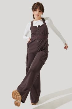 Your comfort at its peak (no matter your movement). With the Take a Hike Overalls, your strides will elevate to all-new heights. Bonus? There are 4 pockets with snap closures to hold your essentials, securely! Bra Bags, Short Bra, Leggings Hoodie, Bra Dress, Swimming Workout, Take A Hike, Crop Top Sweater, Seamless Leggings, Long Sleeves Jacket