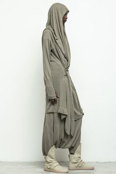 75% linen 25% rayon/ hooded wrap sweater/ sleeve belts at waist for fitted look/ side pockets/ thumbholes Jimai is 5'10" size 2 wearing size S Dune Inspired Outfit, Dystopian Aesthetic Clothes, Lord Of The Rings Fashion, Architectural Clothing, Dune Fashion, Wabi Sabi Fashion, Dune Style, Desert Clothing, Future Clothing