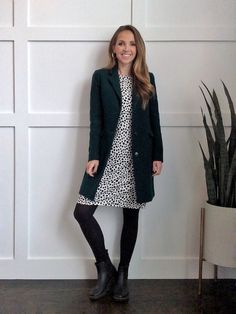 Dress And Rain Boots Outfit, Rain Boot Outfits, Short Boots With Dresses, Short Rain Boots Outfit, Dress With Chelsea Boots, Tights Outfits Casual, Shorts And Tights Outfit, Rain Outfits, Short Rain Boot