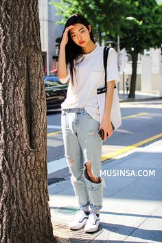 Korean Fashion Street Style, Korean Fashion Street, Korean Fashion Summer Street Styles, Korean Fashion Ideas, Mode Editorials, Korean Fashion Winter, Korean Fashion Kpop, Korean Fashion Summer, Korean Fashion Outfits