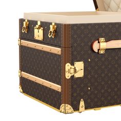 LOUIS VUITTON® - Courrier Lozine Carré Gauche - Monogram Lv Trunk, Leather Trunk, Travel Trunk, Louis Vuitton Official, Diamond Shaped, Hard Case, Leather Trim, Monogram Canvas, Travel Style