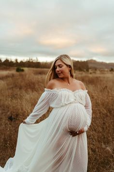 Details:~Asymmetrical rainbow moonstones.~Gold-filled.~Hand hammered oval hoops.~French hooks.~Hoops measure 2 1/2" in length.~Hoops measure approximately 2” in diameter at their largest point. -- inspired by the "droplet" shape that morning dew leaves behind in my garden. Pregnant Woman Poses, Maternity Pictures With Dress, Outside Maternity Shoot, Mother Daughter Maternity, Maternity Picture Ideas, Cute Pregnancy Photos, Winter Maternity Photos